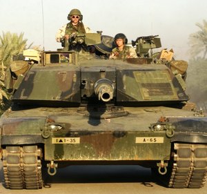 300px-M1A1_abrams_front.jpg