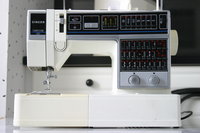A modern machine (Singer Symphonie 300)
