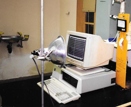 measuring light intesity as a function of distance