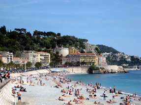  The beach in nice during the month of April